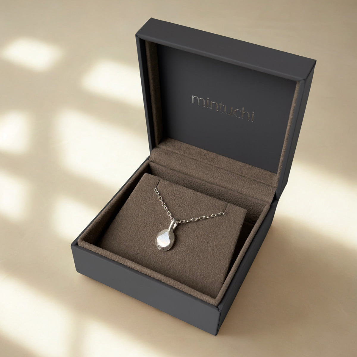Mintuchi Organic Silver Pebble Necklace – Minimalist Everyday Jewelry